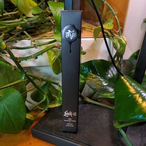 KVD Kat Von D Lock-It #40 Edge Concealer Brush 7 inch